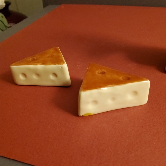 Vintage Ceramic Mouse Salt and Pepper Shakers - Picture 5 of 5